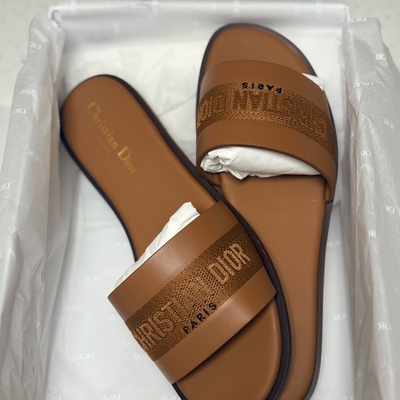 Christian Dior Dway Slide
Camel Calfskin - Picture 2 of 6